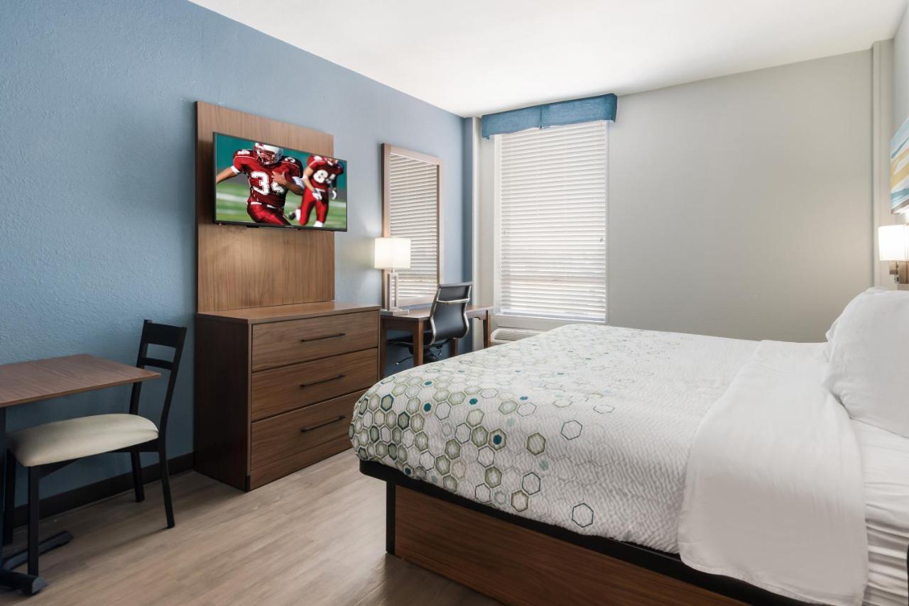 Hometowne Studios By Red Roof Newport News - Hampton West Bagian luar foto